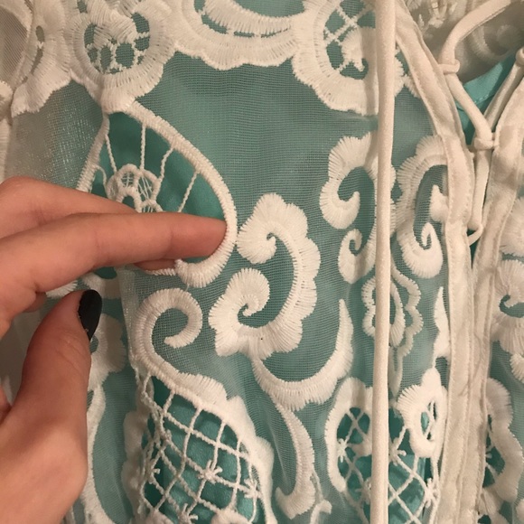 Pretty lace romper - Picture 5 of 9